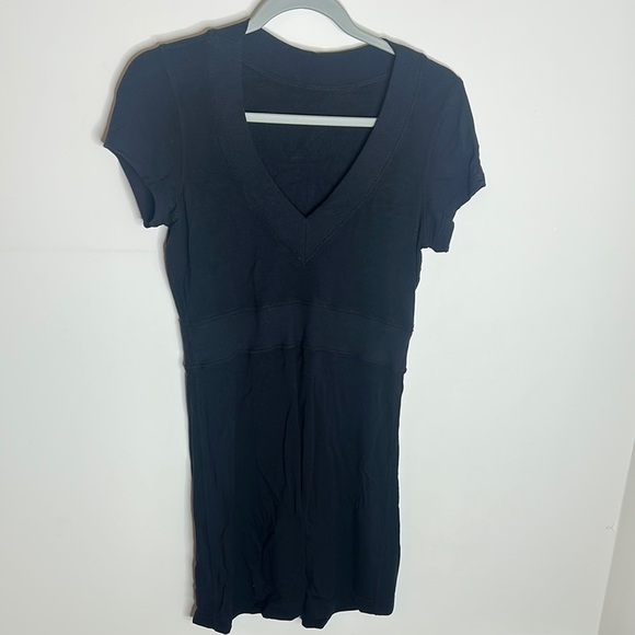 Lululemon cool out Black V-Neck Short Sleeve Dress size 4 - Picture 1 of 3